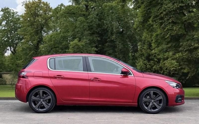 Used Peugeot 308 Allure 130 HP (95 kW) 2019 Red Hatchback