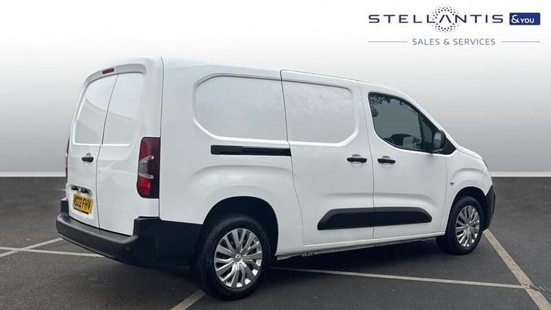 Used Peugeot Partner Premium 100 HP (73 kW) 2022 White MPV