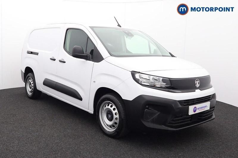 White New 2024 Vauxhall Combo MPV | £14,999 (Good price) - Image 1/4