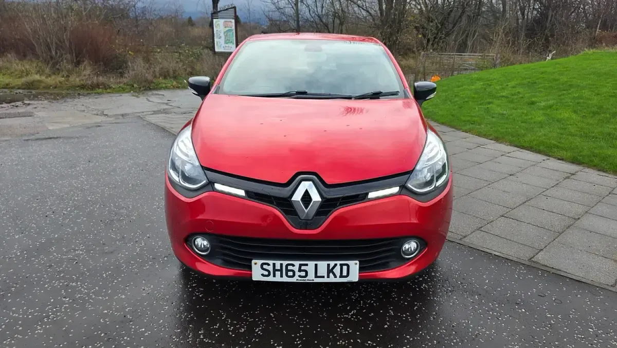 Used Renault Clio Dynamique 75 HP (55 kW) 2016 Red Hatchback