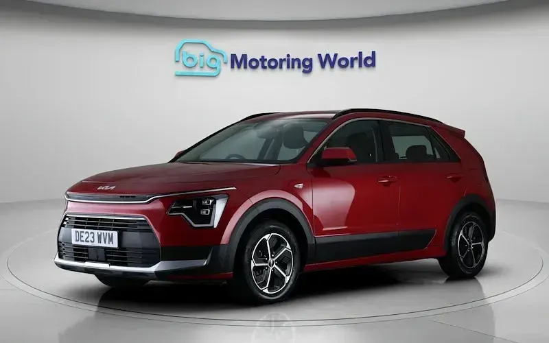 Gebraucht Kia Niro 141 PS (103 kW) 2023 Rot SUV