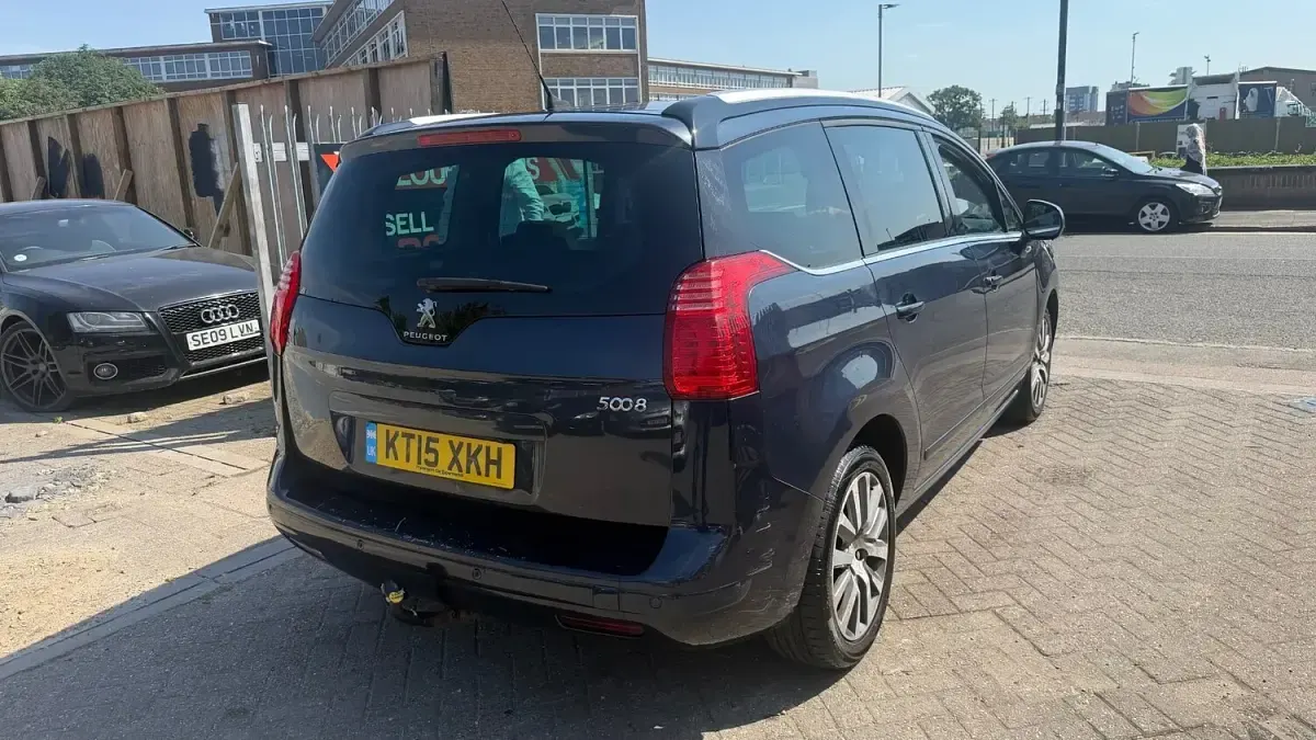 Used Peugeot 5008 Allure 163 HP (119 kW) 2015 Blue MPV