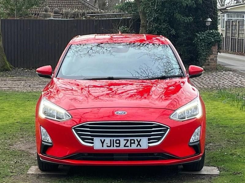 Used Ford Focus Zetec 100 HP (73 kW) 2019 Red Hatchback