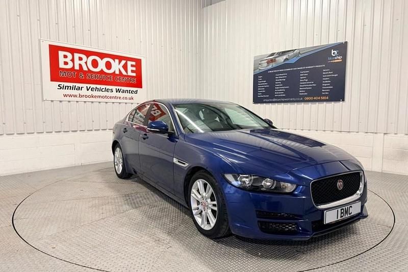 Used Jaguar XE Prestige 180 HP (132 kW) 2016 Blue Sedan