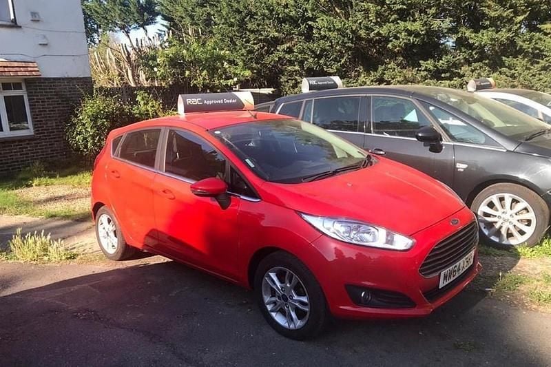 Red Used 2015 Ford Fiesta Zetec Hatchback | £5,995 (Fair price) - Image 1/1