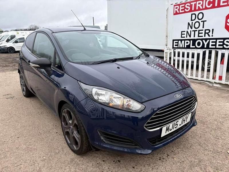 Used Ford Fiesta 95 HP (69 kW) 2015 Blue Van