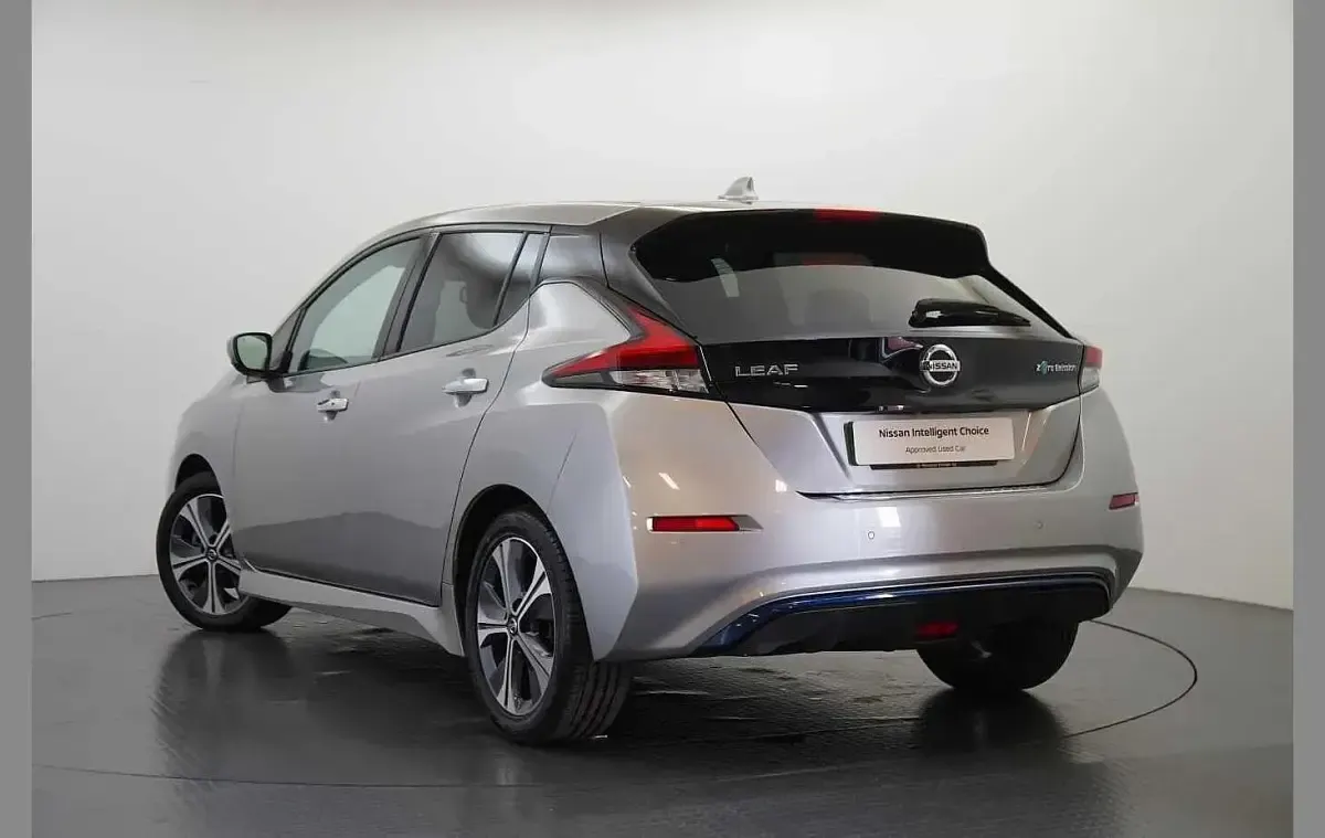 Used Nissan Leaf Tekna 108 kW (147 HP) 2020 Silver Hatchback