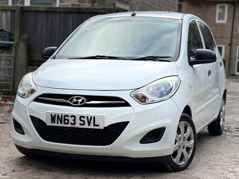 White Used 2013 Hyundai i10 Classic Hatchback | £2,995 (Good price) - Image 1/4
