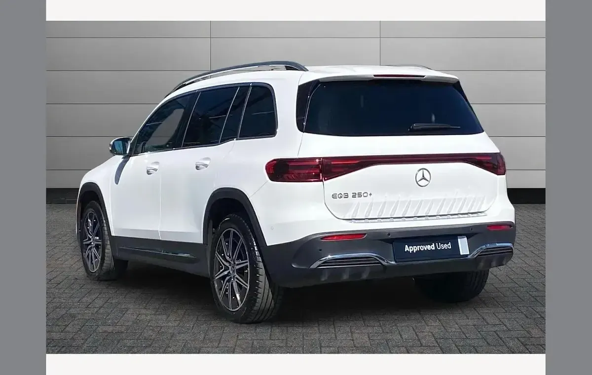 Usado Mercedes EQB250+ Executive 139 kW (190 HP) 2025 Branco SUV