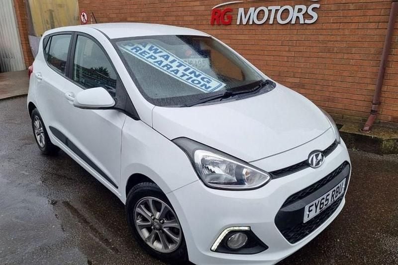 White Used 2015 Hyundai i10 Premium Hatchback | £6,495 (Good price) - Image 1/1