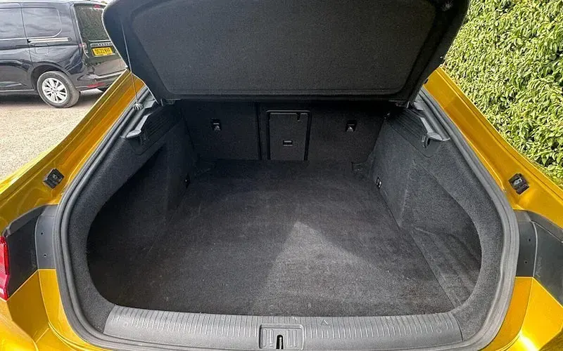 Used VW Arteon R-line 150 HP (110 kW) 2018 Yellow Hatchback