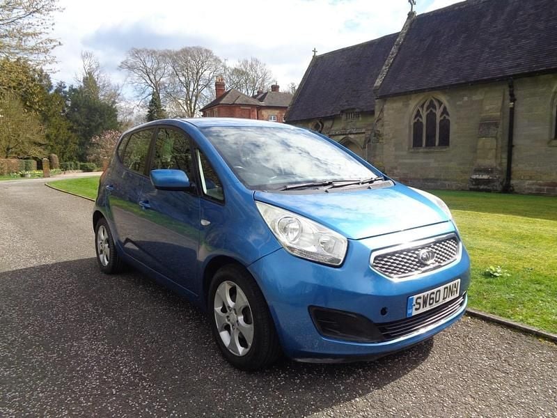 Used Kia Venga 125 HP (91 kW) 2010 Blue Hatchback