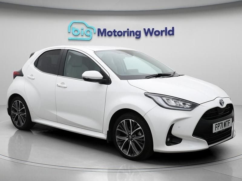 White Used 2022 Toyota Yaris Hybrid Hatchback | £17,100 (Fair price) - Image 1/4