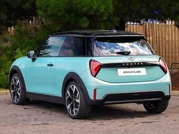 New Mini Cooper Exclusive 156 HP (114 kW) 2025 Green Hatchback