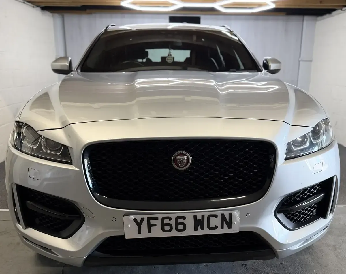 Second-hand Jaguar F-Pace R-Sport 180 CP (132 kW) 2016 Argintiu SUV