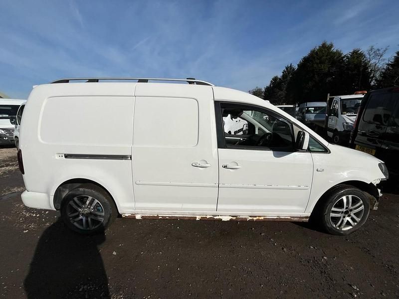 Used VW Caddy Maxi Startline 102 HP (75 kW) 2013 White MPV