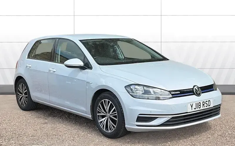 Begagnad VW Golf VII SE 131 HK (96 kW) 2018 Halvkombi