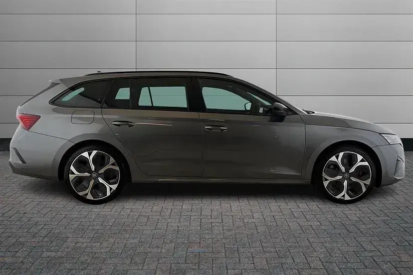 Novo Skoda Octavia vRS 265 HP (194 kW) 2026 Cinzento Carrinha