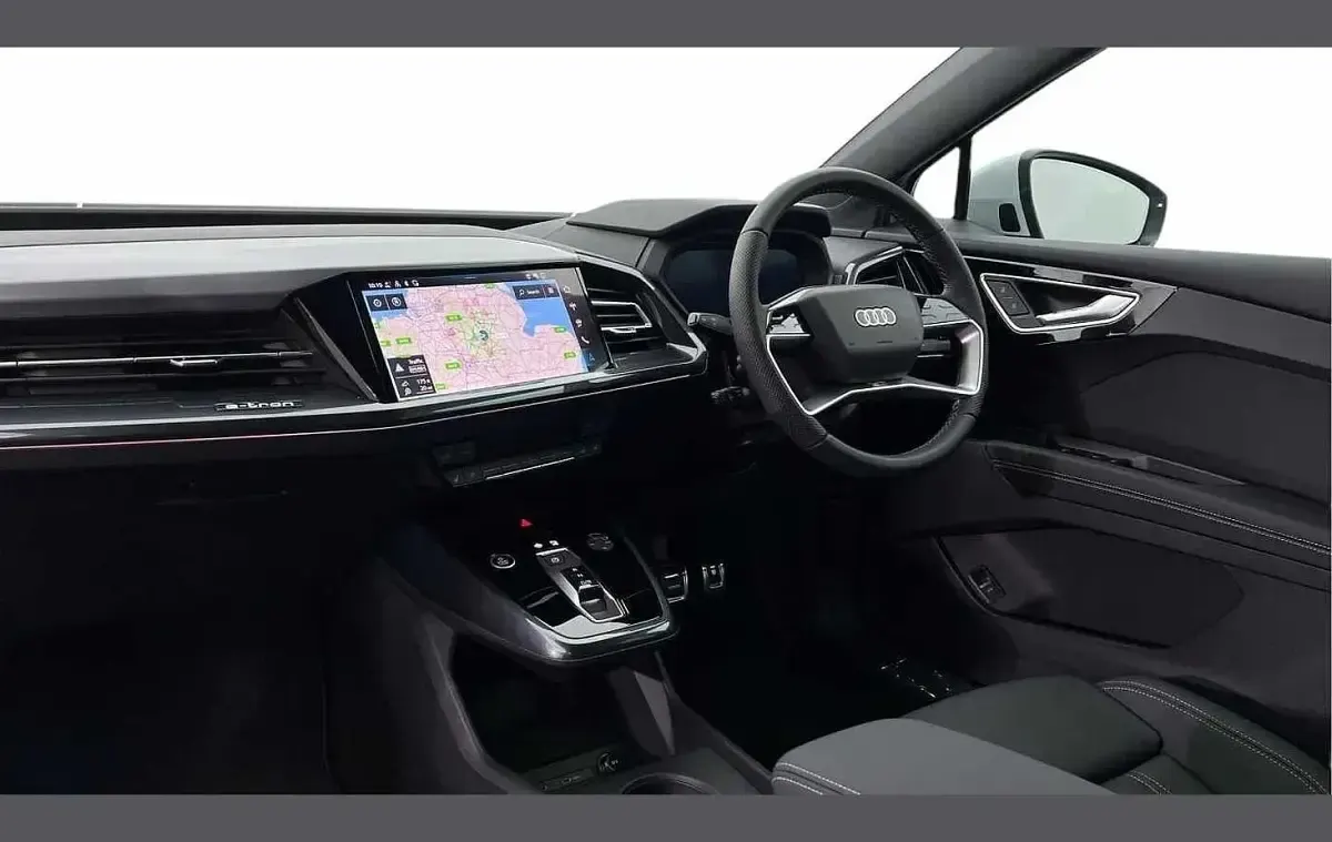 New Audi Q4 e-tron S-Line 150 kW (204 HP) 2026 White SUV