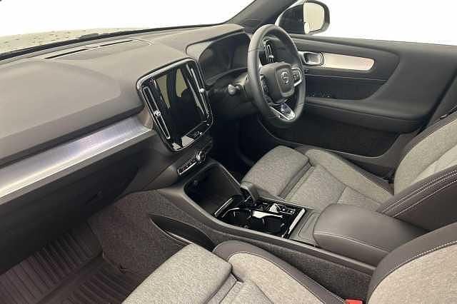 Used Volvo XC40 Plus 161 HP (118 kW) 2024 Black SUV