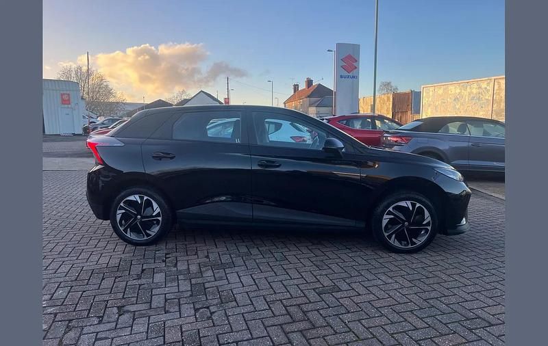 Used MG MG4 EV SE 147 kW (200 HP) 2025 Black Hatchback