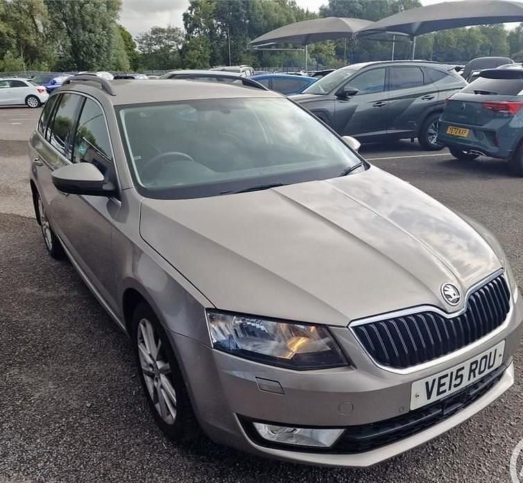 Lunar grey Used 2015 Skoda Octavia SE L Estate | £9,475 (Fair price) - Image 1/4
