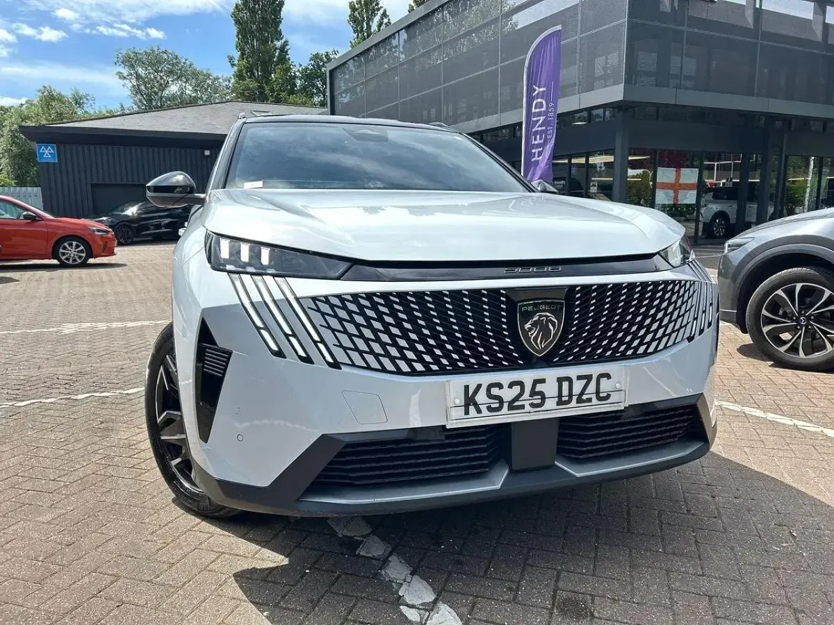 Used Peugeot 5008 GT 134 HP (98 kW) 2025 White SUV