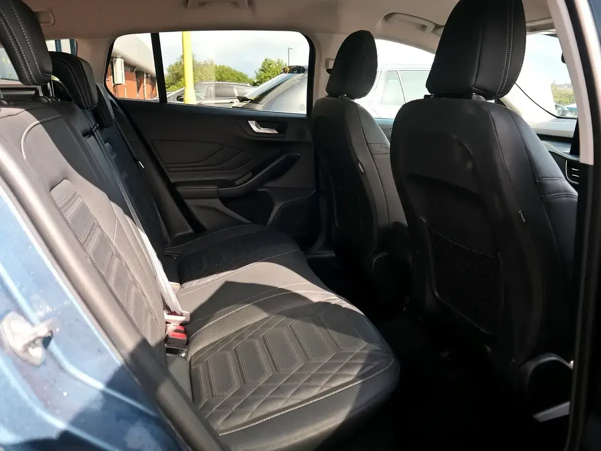 Used Ford Focus Active X 125 HP (91 kW) 2023 Blue Estate