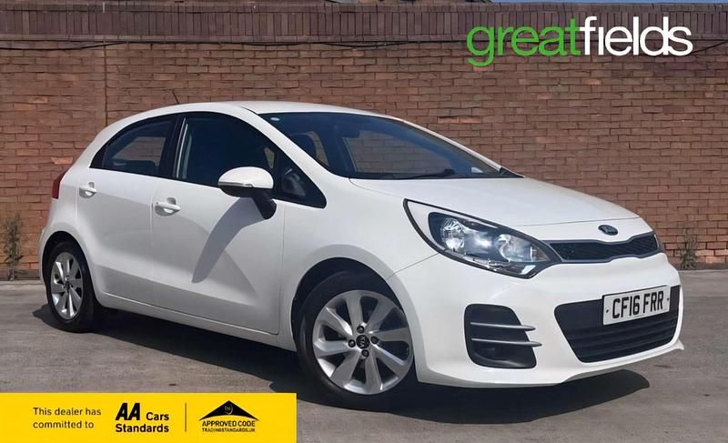 White Used 2016 Kia Rio 2 Hatchback | £4,995 (Fair price) - Image 1/4