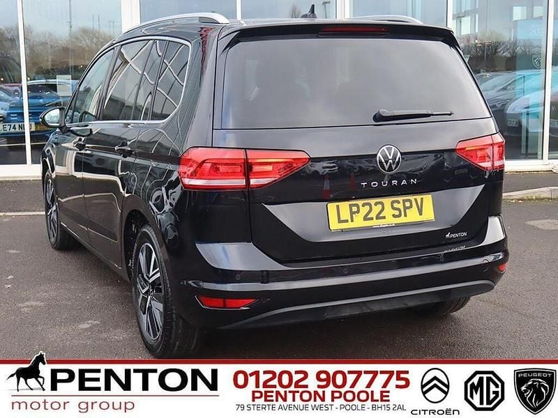 Used VW Touran SEL 150 HP (110 kW) 2022 Black MPV