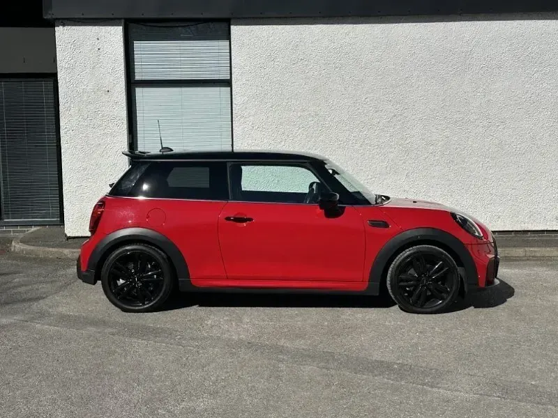 Used Mini Cooper Hatch 134 HP (98 kW) 2023 Red Hatchback