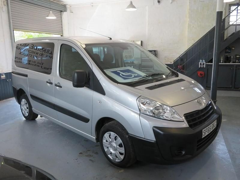 Second-hand Peugeot TePee Comfort 2015 Argintiu Monovolum