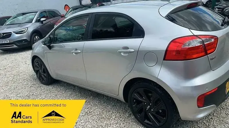 Used Kia Rio 90 HP (66 kW) 2016 Silver Hatchback