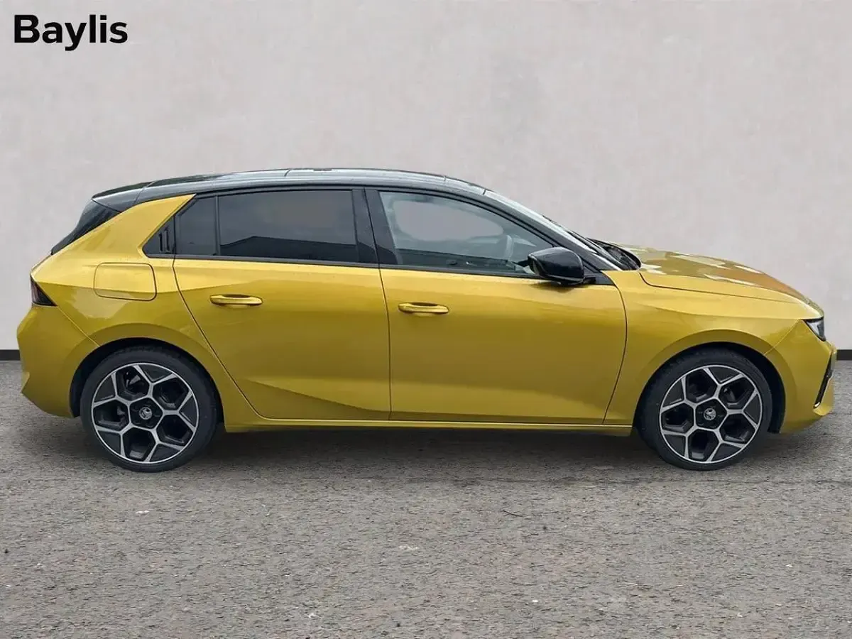 Used Vauxhall Astra Ultimate 128 HP (94 kW) 2024 Yellow Hatchback