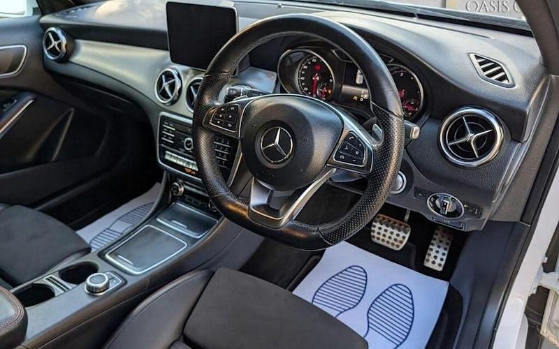 Used Mercedes GLA200 AMG line 156 HP (114 kW) 2018 White SUV