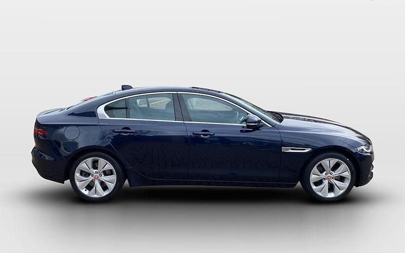 Usado Jaguar XE S 180 HP (132 kW) 2019 Azul Sedan