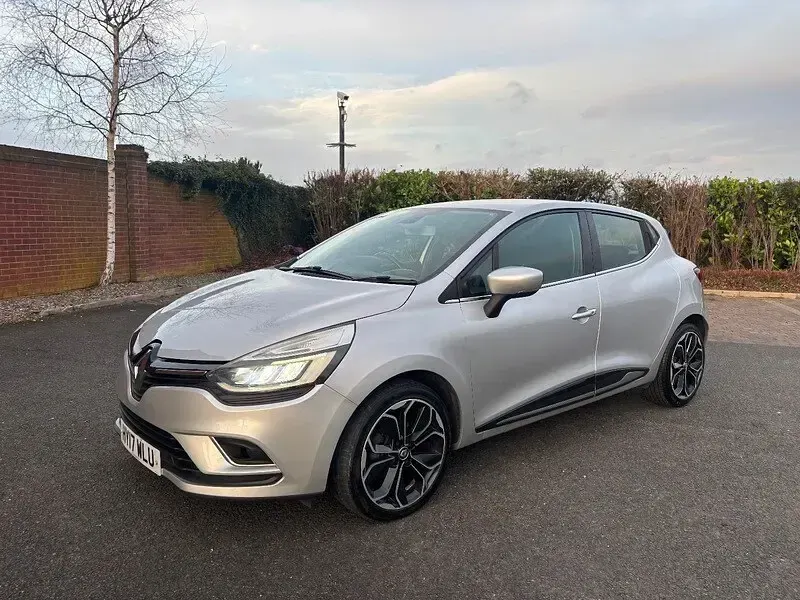 Used Renault Clio Dynamique 110 HP (80 kW) 2017 Silver metallic Hatchback