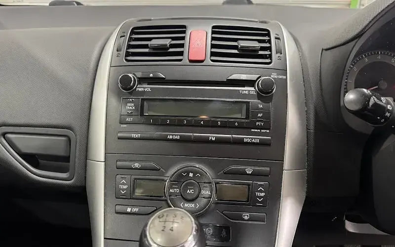 Used Toyota Auris 132 HP (97 kW) 2012 Silver Hatchback