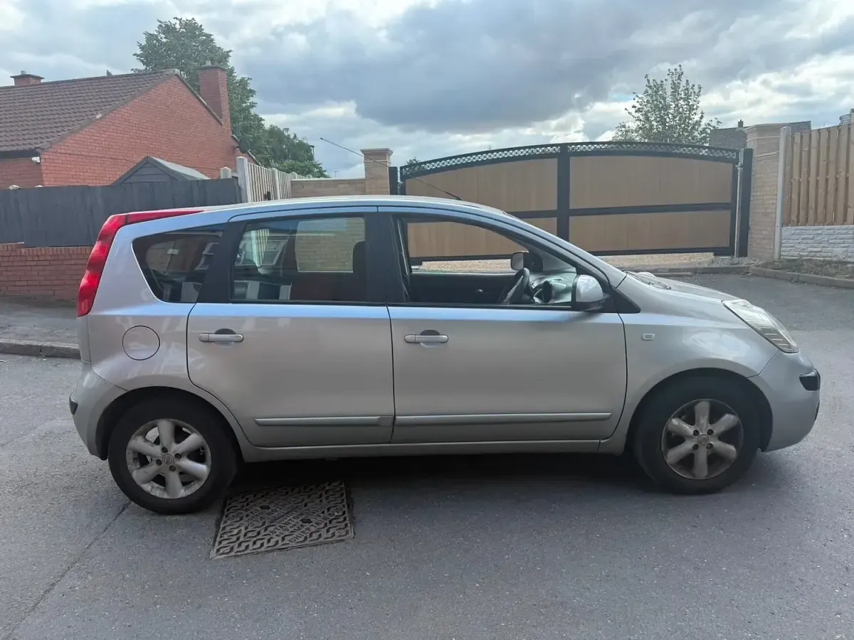 Used Nissan Note SE 110 HP (80 kW) 2006 Silver Hatchback