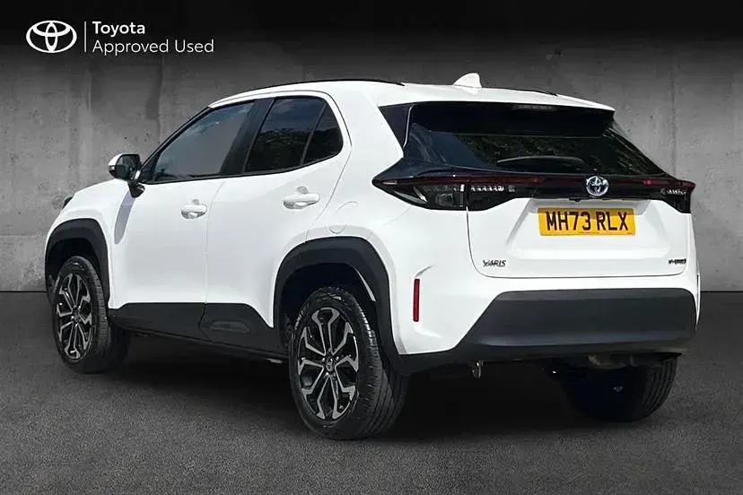 Used Toyota Yaris Cross Design 116 HP (85 kW) 2024 White SUV