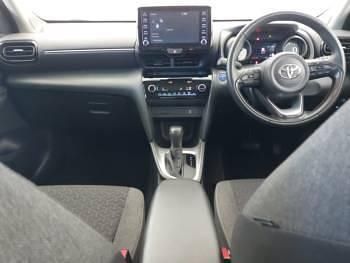 Used Toyota Yaris Hybrid 116 HP (85 kW) 2024 White Estate