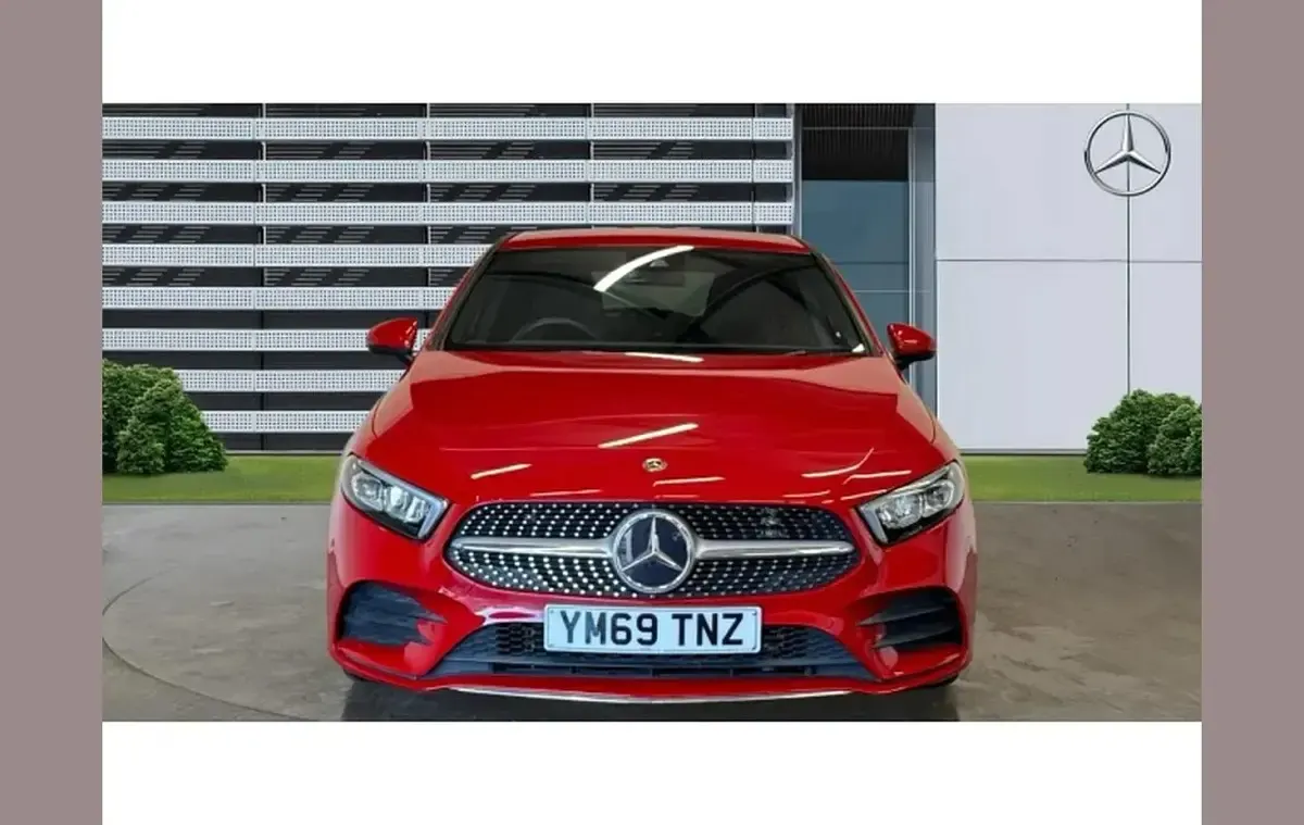 Used Mercedes A180 Executive 116 HP (85 kW) 2019 Red Hatchback