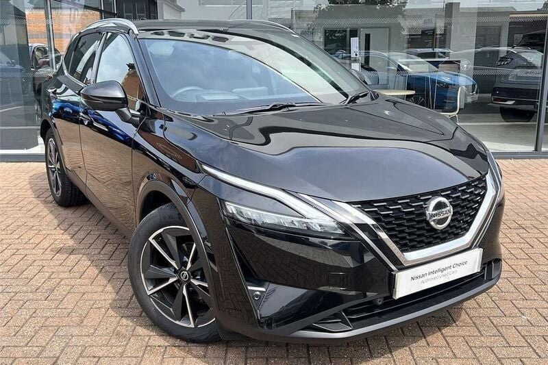 Black Used 2022 Nissan Qashqai Tekna SUV | £21,999 (A bit pricey) - Image 1/3