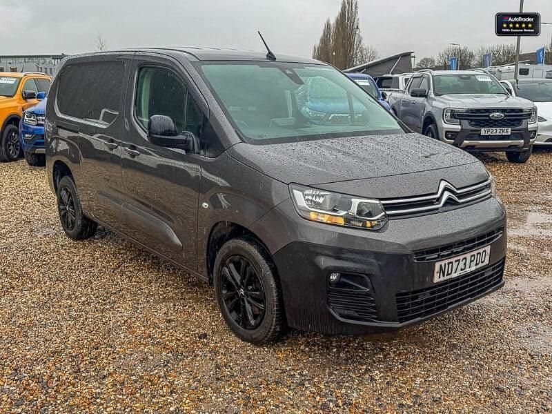 Used Citroën Berlingo 130 HP (95 kW) 2023 Grey MPV