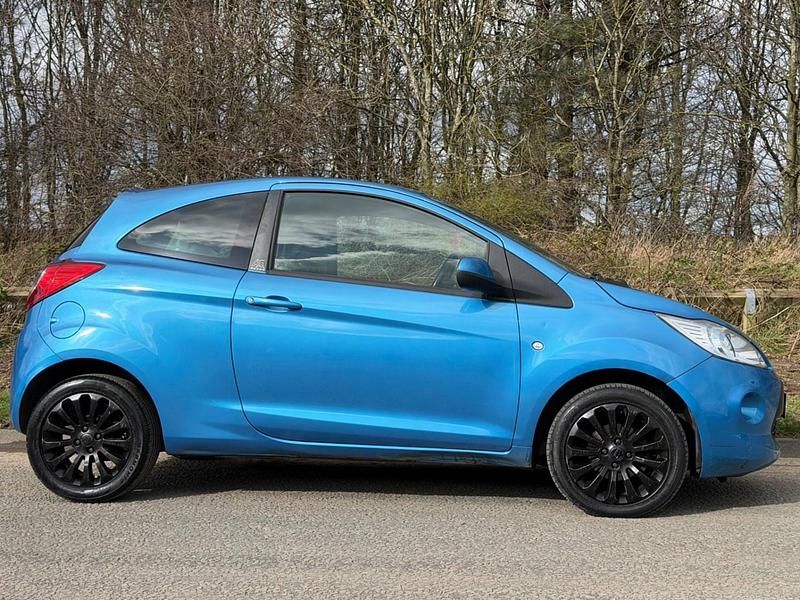 Usado Ford Ka Zetec 69 HP (50 kW) 2012 Azul Citadino