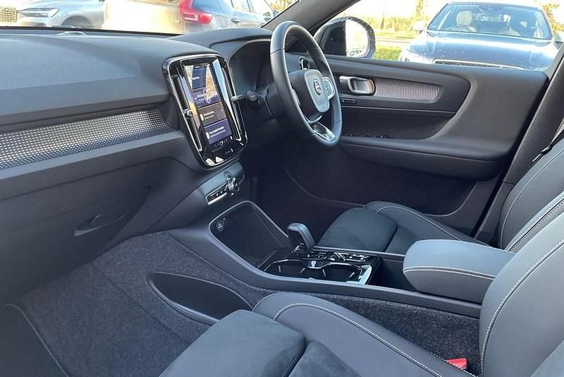 Used Volvo XC40 Plus 161 HP (118 kW) 2025 Grey SUV