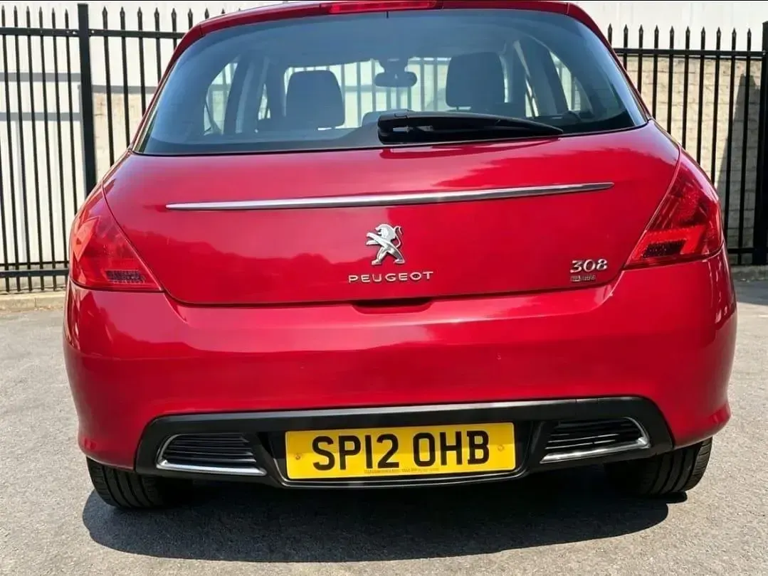 Used Peugeot 308 Active 112 HP (82 kW) 2012 Red Hatchback