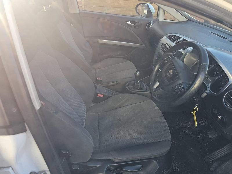 Used Seat Leon Ecomotive 2010 White Hatchback