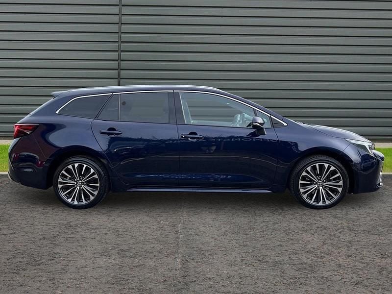 Usado Toyota Corolla Design 140 HP (102 kW) 2024 Azul Carrinha