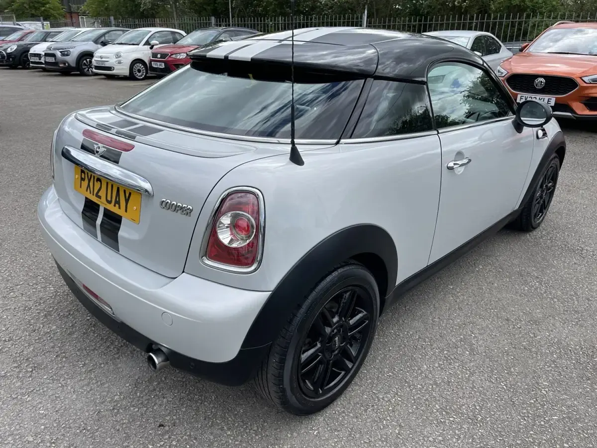 Begagnad Mini Cooper Coupé 2012 Silver Sportkupé